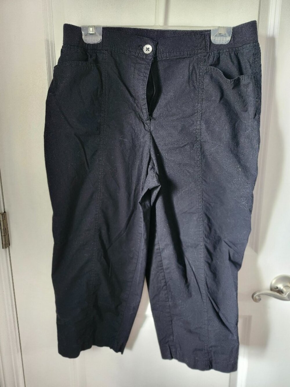 Chico’s Black‎ Capri Pants Size 1.5 Stretch Career Casual Cropped Pants